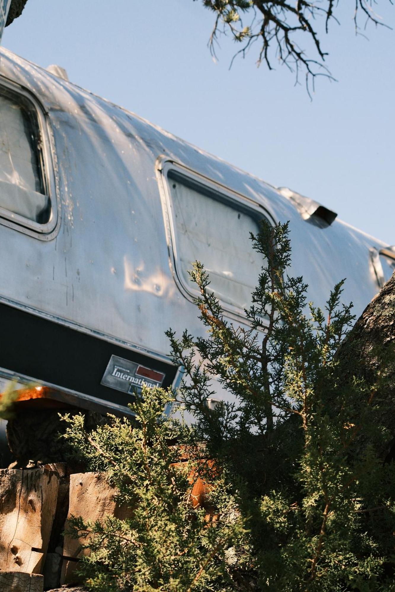 Silver Bullet Airstream, El Mistico Glamping Ranch Nogal Екстер'єр фото
