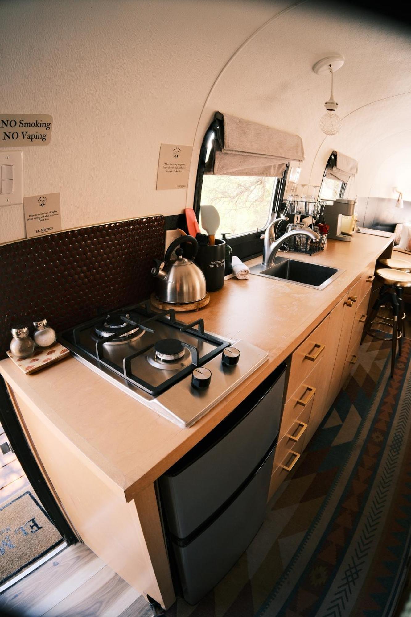Silver Bullet Airstream, El Mistico Glamping Ranch Nogal Екстер'єр фото
